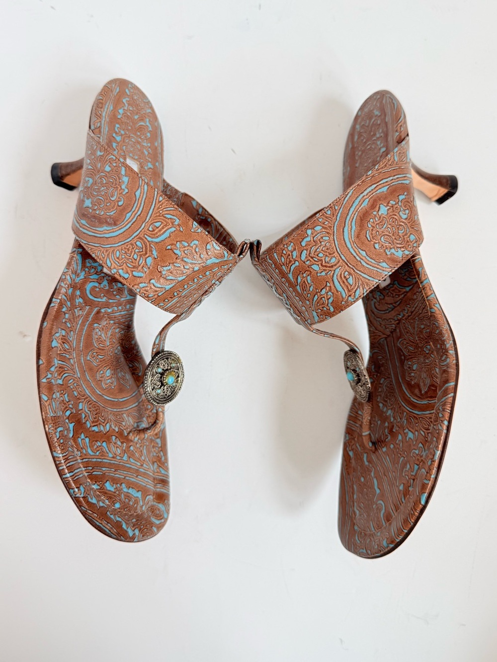 Vintage Manolo Blahnik Turce Paisley Embossed Leather Thong Mule Sandals 37.5 - Picture 3 of 8